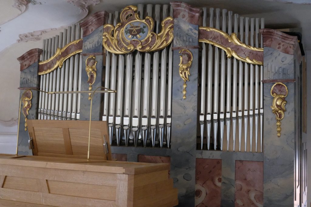 Orgel Egenhofen schräg mit Spieltisch